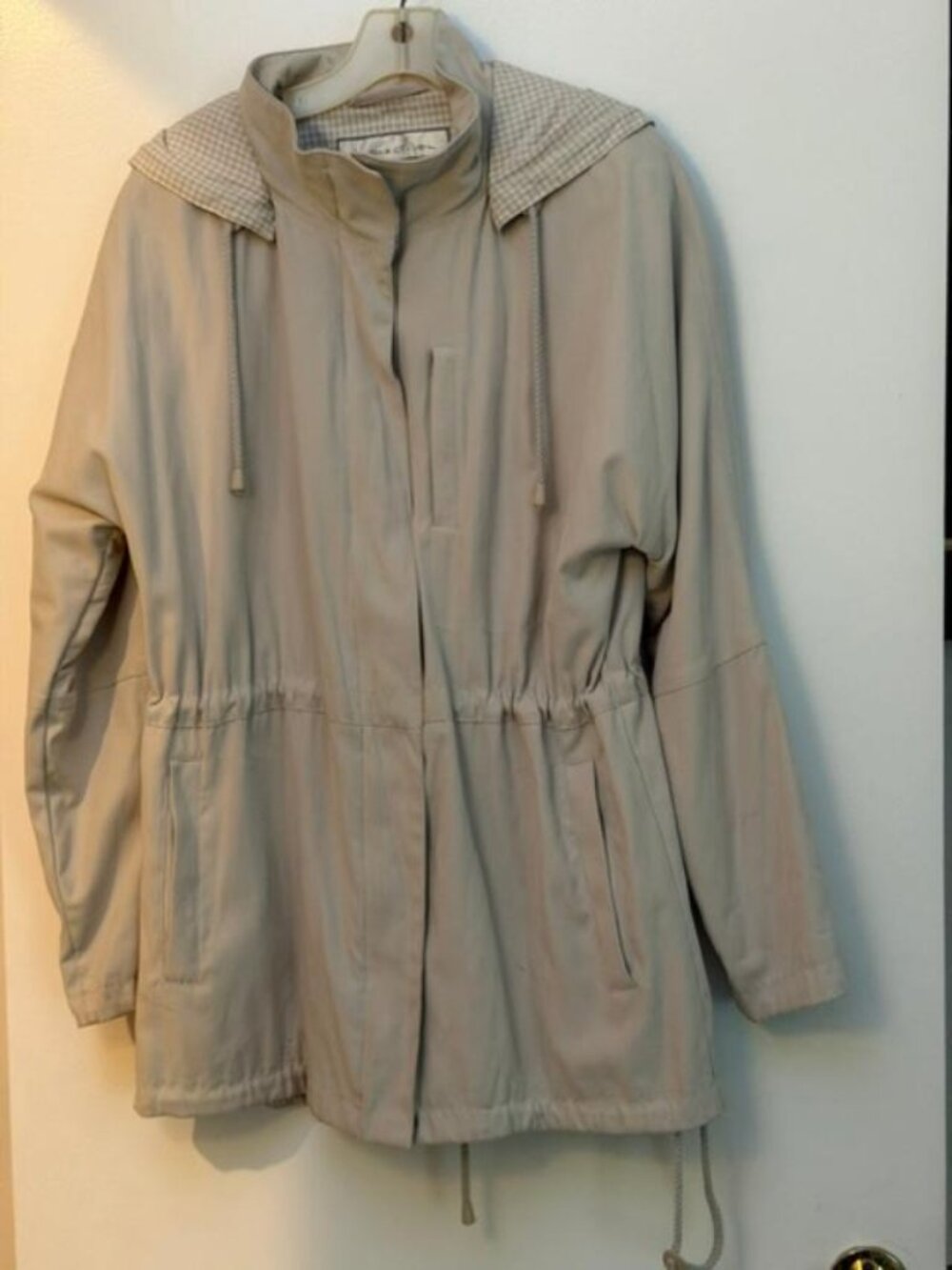 Madison Brand, Made in Russia, Khaki Rain Coat w/Tan Gingham Lining & Hood/Sz M